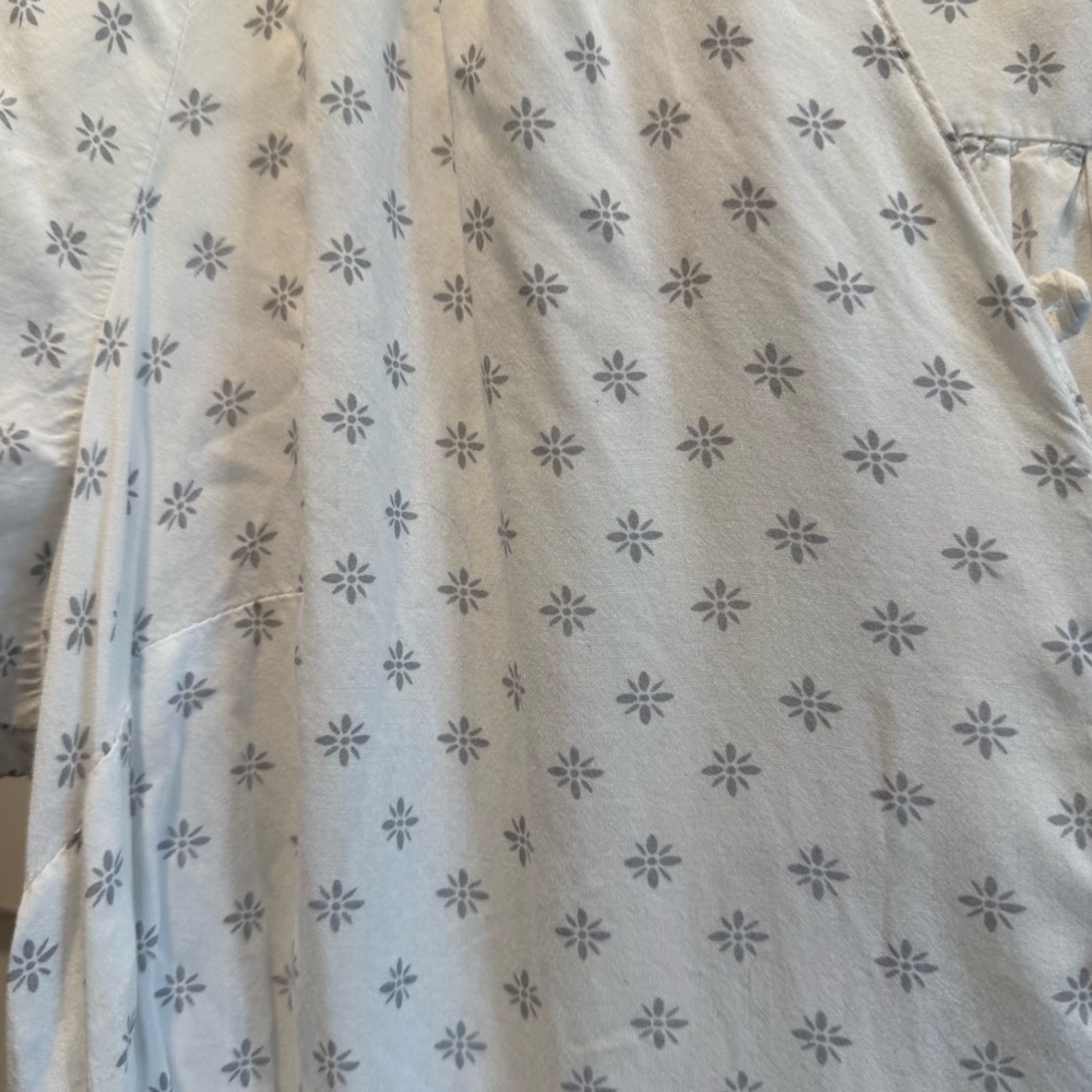 Torrid White Patterned Blouse - Picture 4 of 7